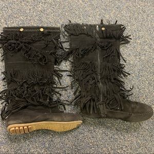 Black fringe boots